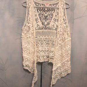 Lace vest size m/l